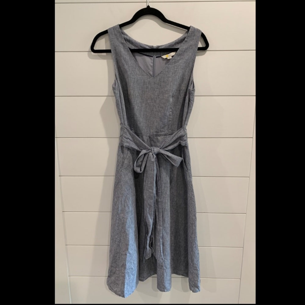 Elegant Blue Sleeveless Dress - Picture 5 of 9